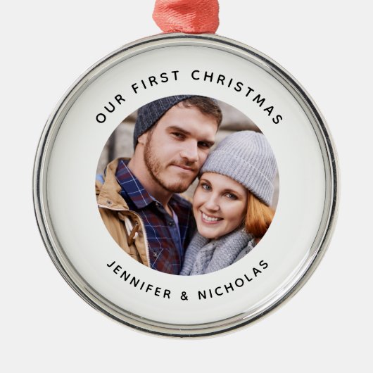 カップルの初めてのクリスマス写真 メタルオーナメント (正面)