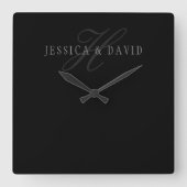 カップルの名前と姓のモノグラム スクエア壁時計 (正面)