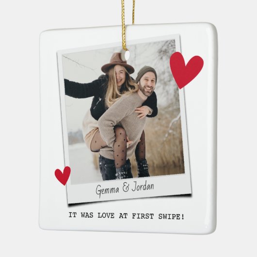 カップルの最初のスワイプ'オンラインデートすること セラミックオーナメント (左)