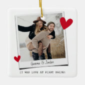 カップルの最初のスワイプ'オンラインデートすること セラミックオーナメント (正面)