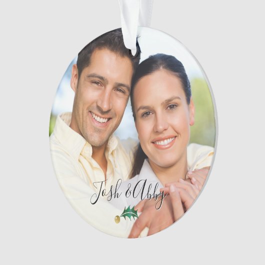 カップルの私たちの初めてのクリスマス写真と緑の金ゴールド オーナメント (正面)