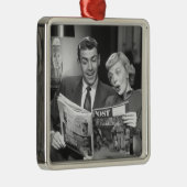 カップルの読書雑誌 メタルオーナメント (右)