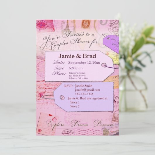 カップルはテーマピンクおよび紫色のシャワーの移動します 招待状 (スタンド正面)