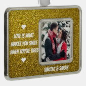 カップルカスタムの写真、名前と愛の引用文グリッター シルバープレートフレームオーナメント (右)