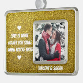 カップルカスタムの写真、名前と愛の引用文グリッター シルバープレートフレームオーナメント (左)