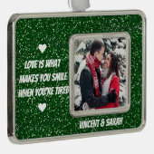 カップルカスタムの写真、名前と愛の引用文グリッター シルバープレートフレームオーナメント (右)