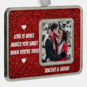 カップルカスタムの写真、名前と愛の引用文グリッター シルバープレートフレームオーナメント (右)