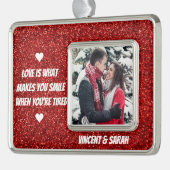 カップルカスタムの写真、名前と愛の引用文グリッター シルバープレートフレームオーナメント (左)