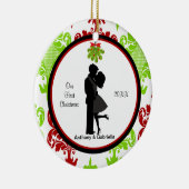 カップルキスをする初めてのクリスマスのオーナメント セラミックオーナメント (右)