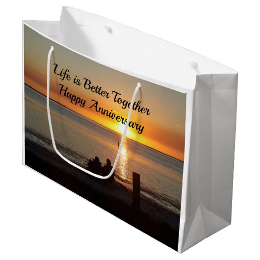 カップルシットオンビーチアットサンセット抱き枕 ラージペーパーバッグ (正面アングル)