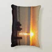 カップルシットオンビーチアットサンセット装飾用クッション アクセントクッション (裏面(縦))