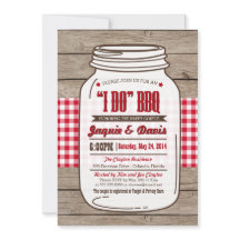 カップルシャワーBBQ招待状をMason Jar on wood