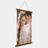 カップルパーソナライズされたラブフォトとタイポグラフィ 吊り下げ型タペストリー (傾斜あり)