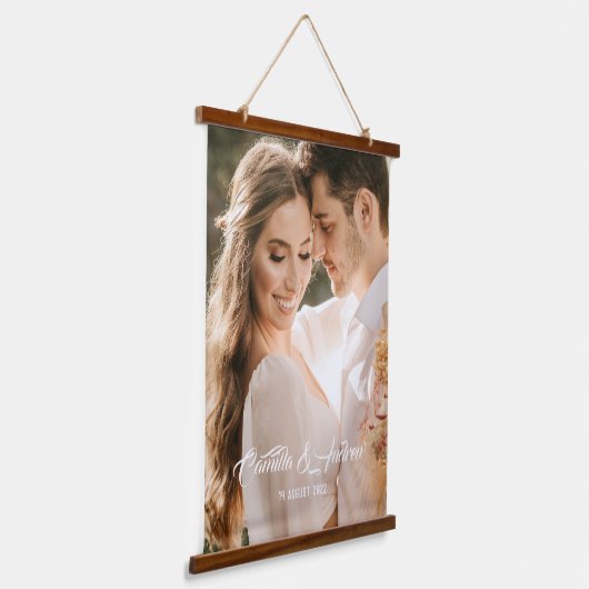 カップルパーソナライズされたラブフォトとタイポグラフィ 吊り下げ型タペストリー (傾斜あり)