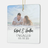 カップルパーソナライズされた写真婚約クリスマス セラミックオーナメント (左)