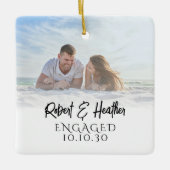 カップルパーソナライズされた写真婚約クリスマス セラミックオーナメント (正面)