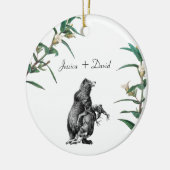 カップルパーソナライズされた名クリスマスベア狩り セラミックオーナメント (左)