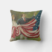 カップルビクトリアンレイジング米国国旗のメモリアルデー クッション (裏面)