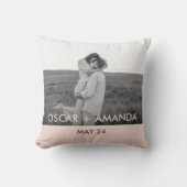 カップルモダンフォトピンクとグレーのパーソナライズド名 クッション (正面)