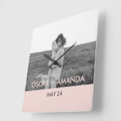 カップルモダンフォトピンクとグレーのパーソナライズド名 スクエア壁時計 (傾斜)