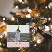 カップルモダンフォトピンクとグレーのパーソナライズド名 セラミックオーナメント