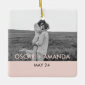 カップルモダンフォトピンクとグレーのパーソナライズド名 セラミックオーナメント (正面)