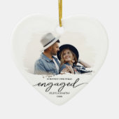 カップルモダンフォト初めてのクリスマス婚約した セラミックオーナメント (正面)