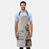 カップルモダン家族の写真と家族の引用文ラブリー エプロン (着用した状態)