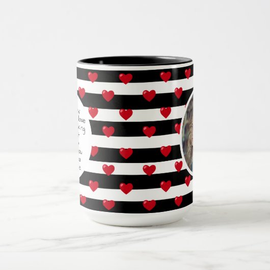 カップルラブハートストライプ | バレンタインデーの写真 マグカップ (中央)
