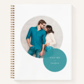 カップル写真ティール（緑がかった色）モダン円ミニマル白 ノートブック (正面)