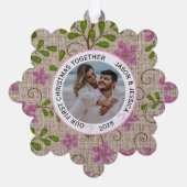 カップル初めてのクリスマスピンクフローラ オーナメントカード (裏面)