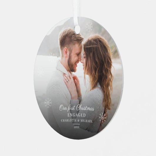カップル初めてのクリスマス婚約したモダン雪 メタルオーナメント (正面左)