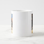 カップル及びタワーの時計の柵との通りの眺め ジャンボコーヒーマグカップ (正面)