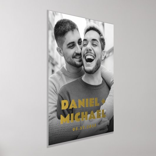 カップル名と日付のはっきりしたタイポグラフィ写真 箔ポスター (レイダウン)