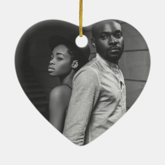 カップル婚約したフォトキープサケ セラミックオーナメント (裏面)