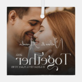 カップル婚約したミニマル写真 ガラスオーナメント (裏面)