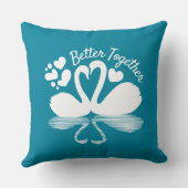 カップル白鳥シルエット反射の水中 クッション (裏面)