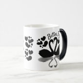 カップル白鳥シルエット反射の水中 モーフィングマグカップ (正面右)