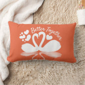 カップル白鳥シルエット反射の水中 ランバークッション (ブランケット)