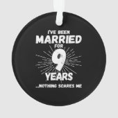 カップル結婚した9年おもしろい9周年 オーナメント (裏面)