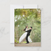 カップル結婚の公園の新婚の結婚記念日の夫 (正面)