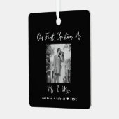 カップル結婚の贈り物の私たちの初めてのクリスマス結婚した メタルオーナメント (正面左)