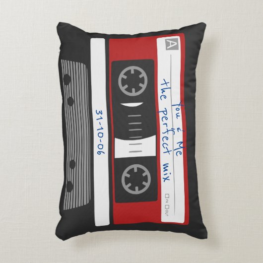 カップル記念日80のヴィンテージカセットテープ赤 アクセントクッション (正面(垂直))