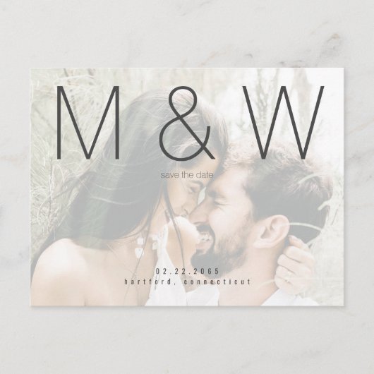 カップル フォト モノグラム 現代の Save the Date 案内ポストカード (正面)