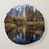 カテドラルのピークの眺め ラウンドクッション (裏面)