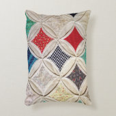 カテドラルウィンドウのキルトパターン アクセントクッション (正面(垂直))