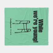 カディシャック |若いうちに！ フリースブランケット (正面(横))