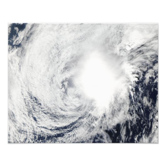 カデナの南東の熱帯性嵐ニーダ フォトプリント            (正面)