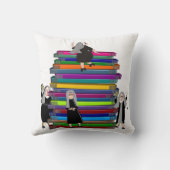 カトリックの修道女のスタックの本の芸術の枕 クッション (裏面)