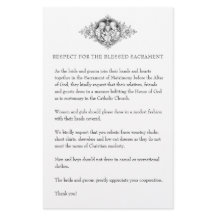カトリックの結婚式における控えめな教会のゲストの服装